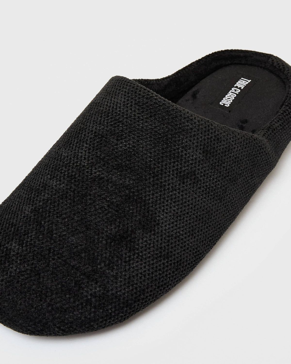 True Classic - Slippers | Black, view 7