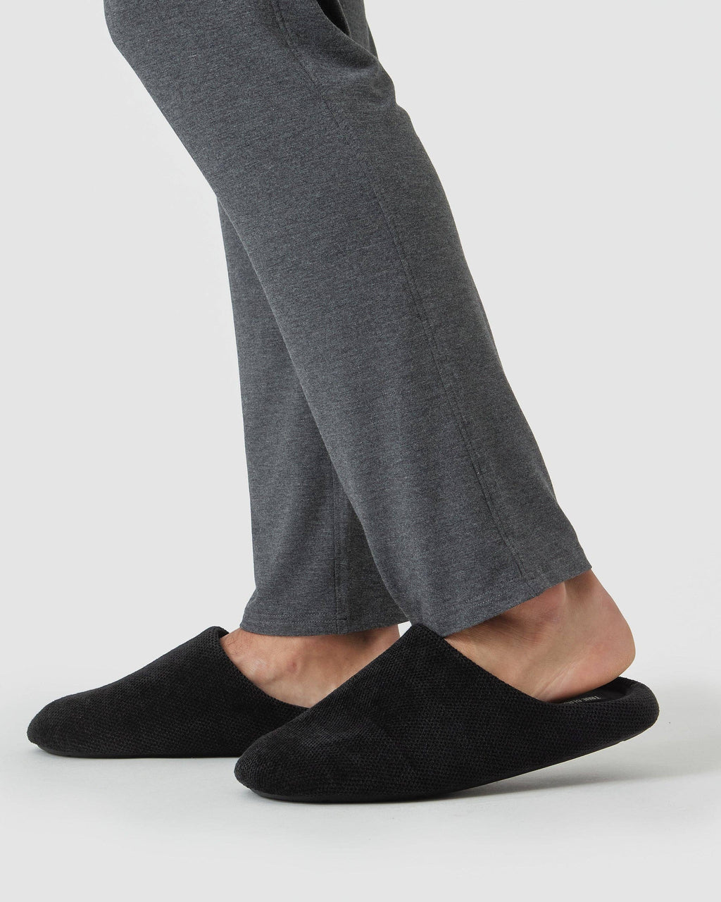True Classic - Slippers | Black, view 4