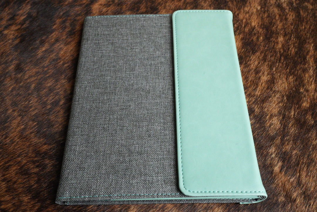 https://cdn.shopify.com/s/files/1/0780/1605/3523/files/padfolios-heritage-collection-premium-leatherette-4363361.jpg?v=1775764459