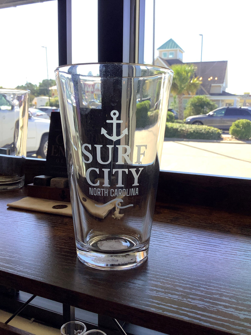 Surf City Anchor pint glass etched with an anchor over Surf City, North Carolina lettering and a wave line