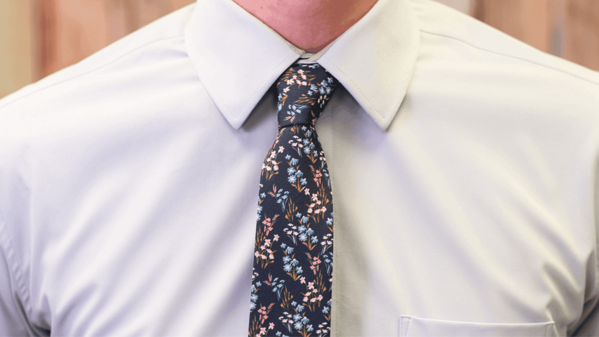 Tough Apparel - Willow - Blue Daisy Floral Tie: 3.25" Standard Tie - Rust & Refined