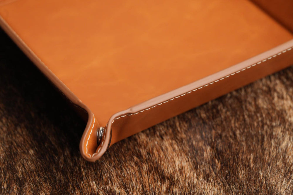 https://cdn.shopify.com/s/files/1/0780/1605/3523/files/valet-trays-heritage-collection-premium-leatherette-345870.jpg?v=1738794287