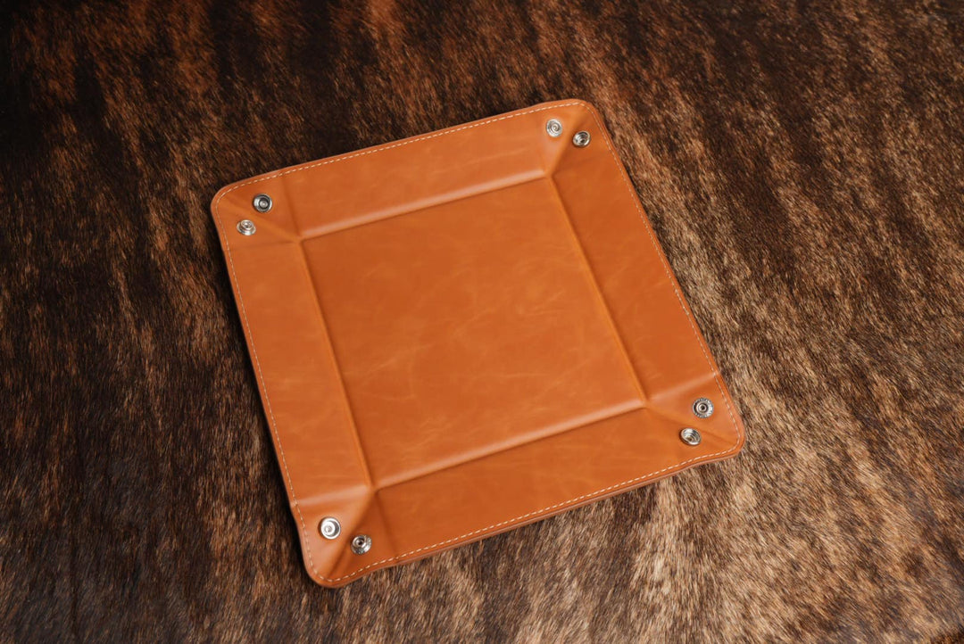 https://cdn.shopify.com/s/files/1/0780/1605/3523/files/valet-trays-heritage-collection-premium-leatherette-568320.jpg?v=1738794287